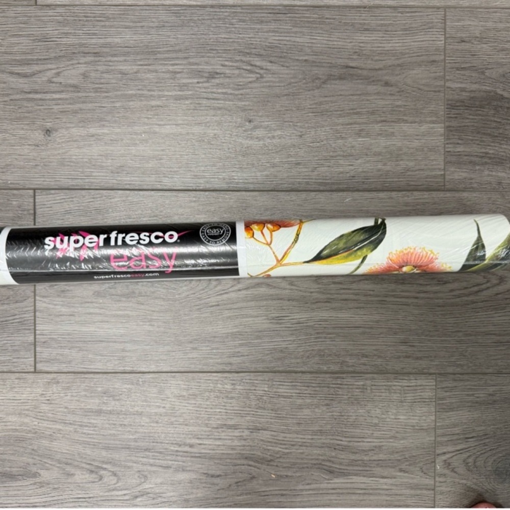 New! 1 Roll Adilah White Tropical Floral Wallpaper by Superfresco Easy, 56 sq ft - Picture 6 of 11